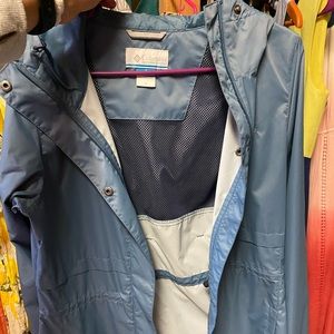 Women’s Columbia Blue rain jacket, size small